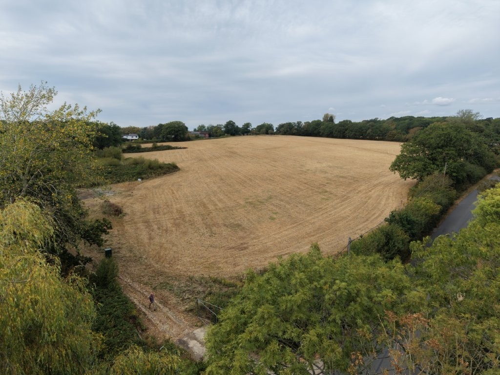 Lot: 43 - LAND WITH PLANNING FOR OVER 50,000 SQUARE FEET OF COMMERCIAL SPACE - Areial view 4